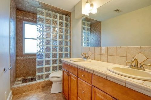 920 16 Ave, Saint Petersburg FL  33707-4113 exterior