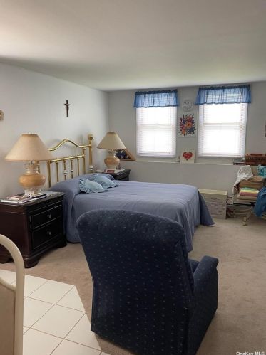 35 Clearwater Rd, North Lindenhurst NY  11757-6520 exterior