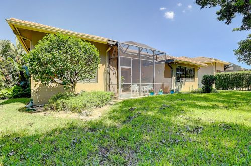 7831 Via Grande, Boynton Beach FL  33437-7518 exterior