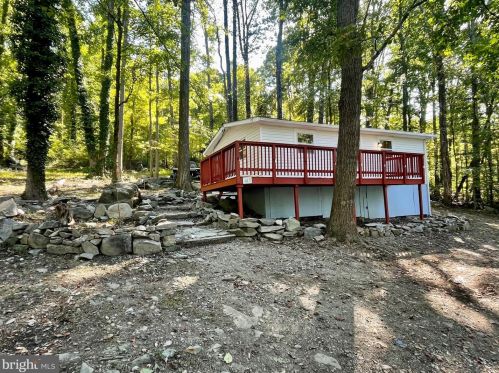 185 Woodpecker Ln, Harpers Ferry, WV 25425-6951