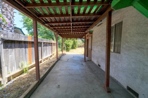 142 Raylow Ave, Manteca CA  95336-4821 exterior