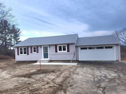 11 Charcoal Ridge Rd, Danbury CT  06811-2912 exterior
