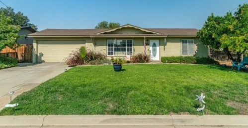 430 El Camino Paraiso, Hollister, CA 95023-4207