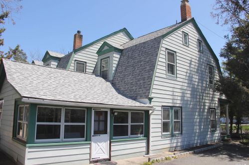 493 Middle Rd, Bay Port NY  11705-1907 exterior