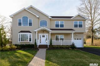 1 Manetto Dr, Hicksville NY  11803-2113 exterior