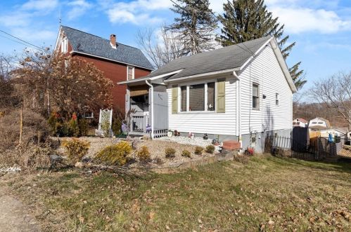 1808 Kensington St, New Kensington PA  15068-4911 exterior
