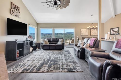 2607 Shoreline Rd, Lake Nacimiento, CA 93426-9629