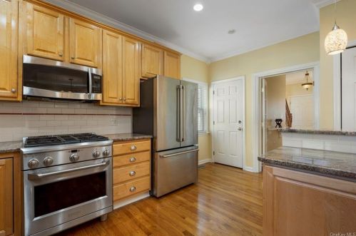 47 Washington Ave, Crotonville NY  10562-5520 exterior