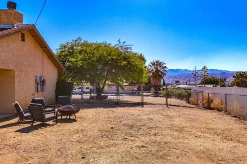 7645 Victoria Ave, Yucca Valley CA  92284-6152 exterior