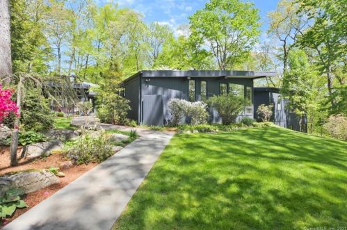 44 Laurel Ledge Ct, Stamford, CT 06903-1522