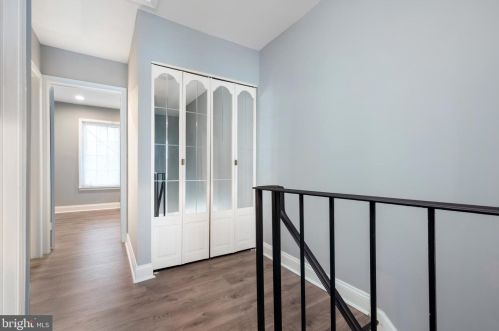 11853 Dunlop Ct, Herndon VA  20191-2709 exterior