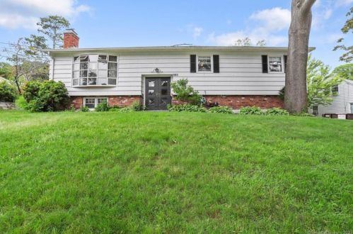 980 Lakeside Dr, Bridgeport, CT 06606-1956