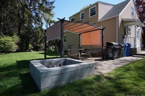 31 Willard Rd, Manchester CT  06042-3352 exterior