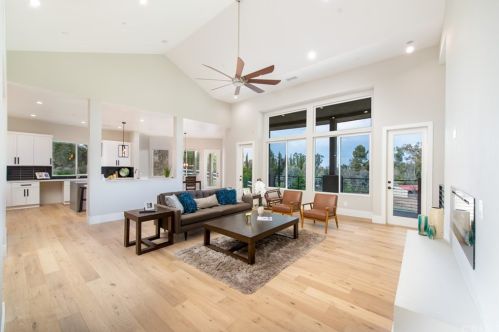 17400 Rodeo Rd, Lake Elsinore, CA 92530-7523