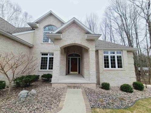 3430 Shady Ln, Green Bay, WI 54313-8714