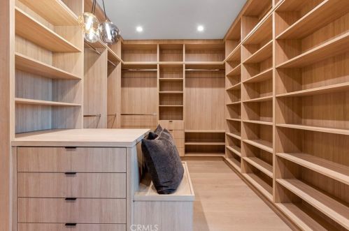 4955 Haskell Ave, Van Nuys CA  91436-1674 exterior