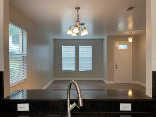 5201 Creekside Park Ave, Orlando, FL 32811-6472