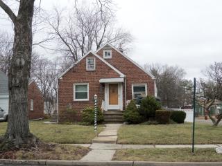935 Sheridan Ave, Roselle, NJ 07203-2241