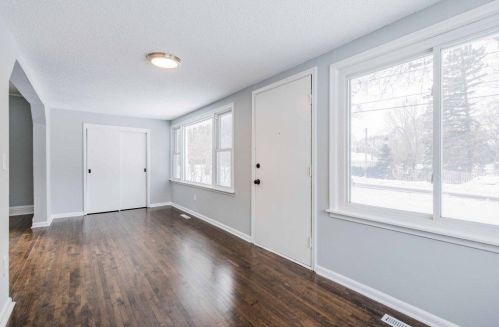 2480 Hazelwood St, Saint Paul, MN 55109-2028