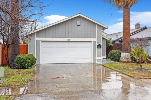 4811 Geary St, Fresno, CA 93725-1212