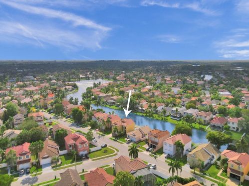 1282 192 Ave, Hollywood FL 33029-5823 exterior