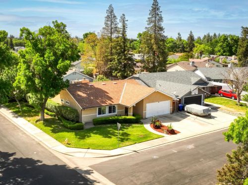 2001 Majestic Oak Ct, Modesto CA  95355-9411 exterior