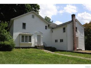 29 Trail Ext, Stamford, CT 06903-2411