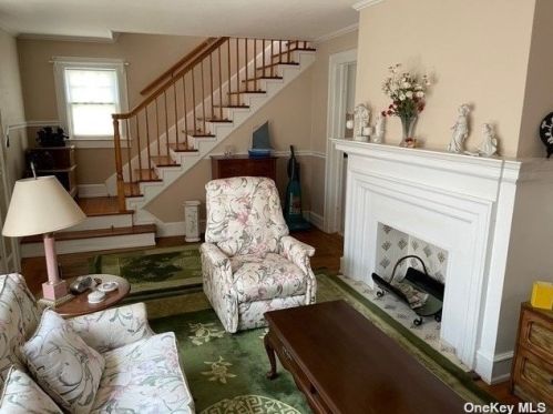 170 Great Neck Rd, Copiague NY  11726-3802 exterior