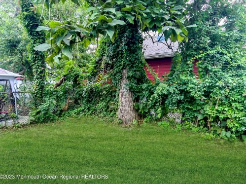 413 Ridge Ave, Tinton Falls NJ  07712-6331 exterior