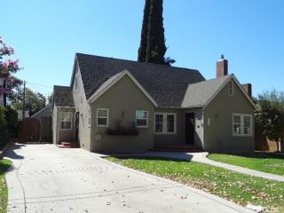 916 Main St, Turlock CA  95380-3405 exterior