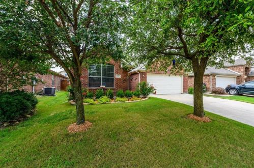 1268 Mountain Air Trl, Fort Worth, TX 76131-5445