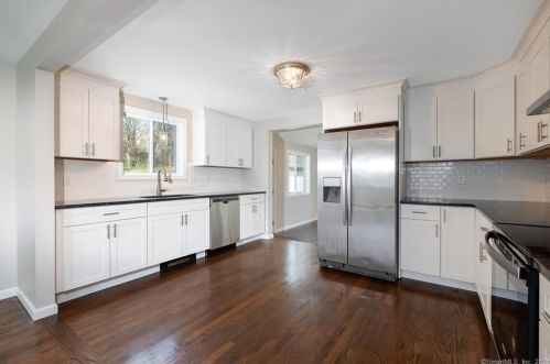 124 Park Dr, Kensington CT  06037-3815 exterior