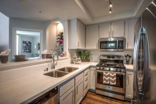 8665 Burton Way, Los Angeles CA  90048-3992 exterior