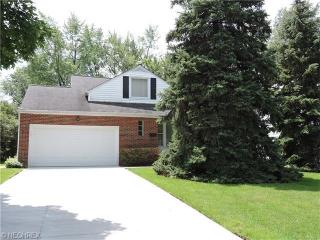 4888 Fairlawn Rd, Cleveland, OH 44124-1121