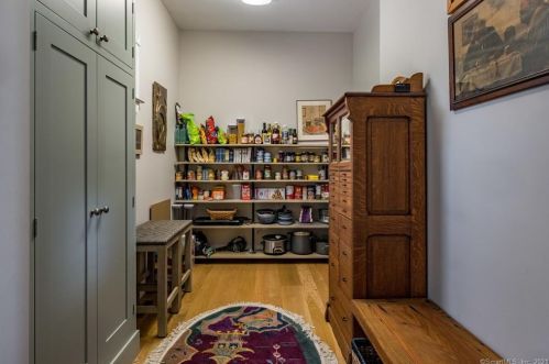 20 Jordan Cove Rd, Waterford CT  06385-3227 exterior