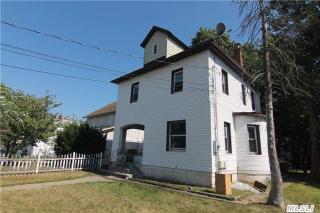 122 Lillian Ave, Freeport, NY 11520-1611
