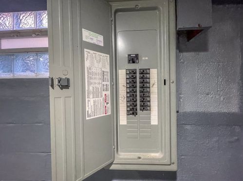 200 Larkspur St, Whitaker PA  15120-2208 exterior