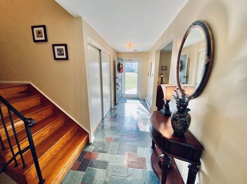 122 Highridge Cir, Pittsburgh, PA 15234-1010