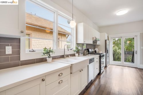 721 45 St, Oakland CA 94609-1802 exterior