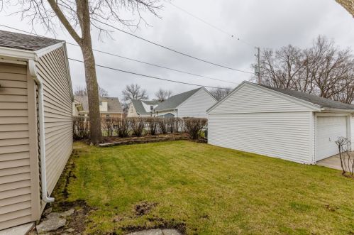 2551 95, Milwaukee WI 53227-2339 exterior