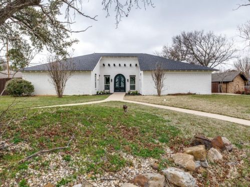 336 Hillview Dr, Hurst, TX 76054-3527