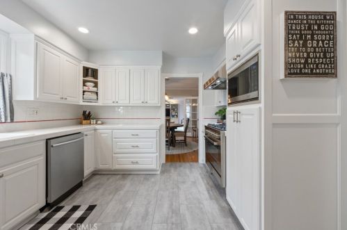6880 10th St, Long Beach CA  90815-4930 exterior