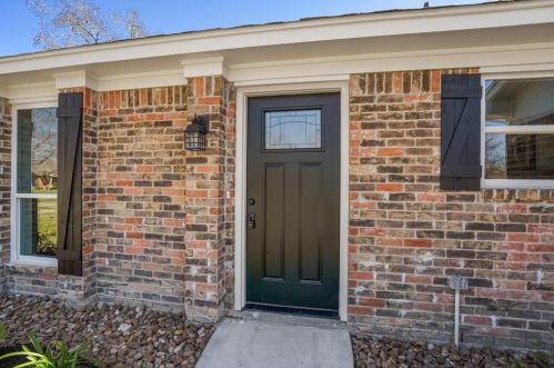 16975 Hummingbird, Conroe TX  77385-3734 exterior