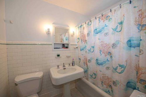 83 Thompson Ave, Babylon NY  11702-3404 exterior