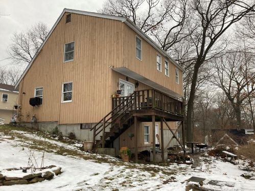 35 Red Oak Rd, Bridgeport, CT 06606-1430