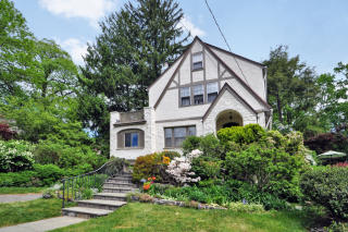 3 Glenn Rd, Larchmont, NY 10538-1510