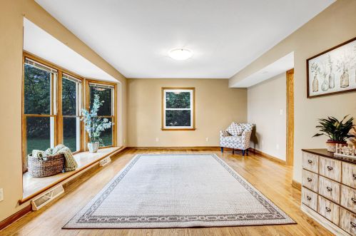 9019 Poplar Dr, Thiensville WI  53097-3156 exterior