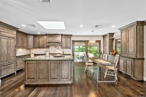 239 Davis Ave, White Plains NY  10605-3213 exterior