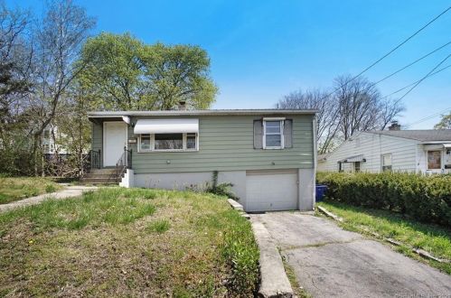 20 Shelley St, Waterbury CT  06705-1127 exterior