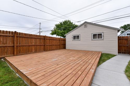 922 75th St, Milwaukee WI 53214-3016 exterior